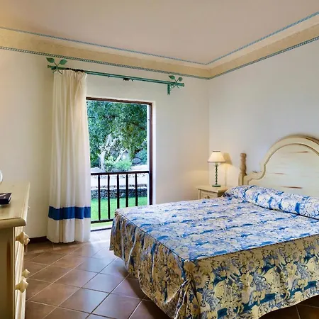 Isa-residence Wityh Swimming-pool Near Porto Cervo And Only 350 Meters From The