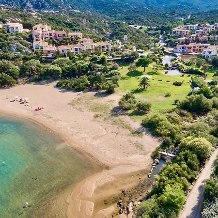 Isa-residence Wityh Swimming-pool Near Porto Cervo And Only 350 Meters From The Lägenhet *