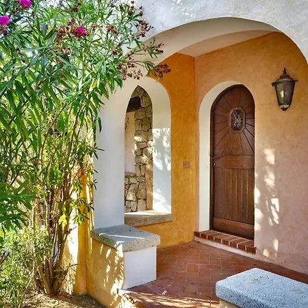 Isa-residence Wityh Swimming-pool Near Porto Cervo And Only 350 Meters From The * 리시아 디 바카