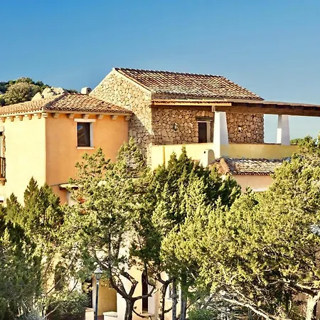 Isa-residence Wityh Swimming-pool Near Porto Cervo And Only 350 Meters From The