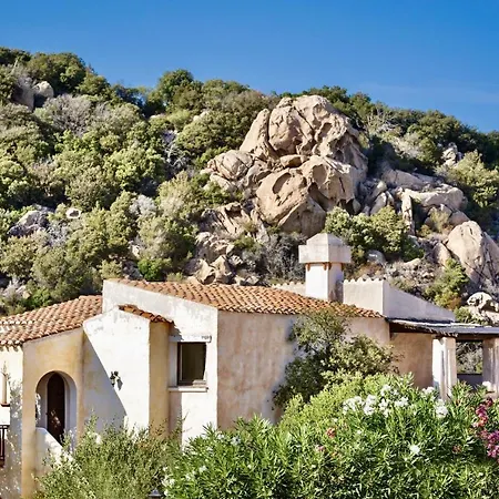 Isa-residence Wityh Swimming-pool Near Porto Cervo And Only 350 Meters From The Apartment
