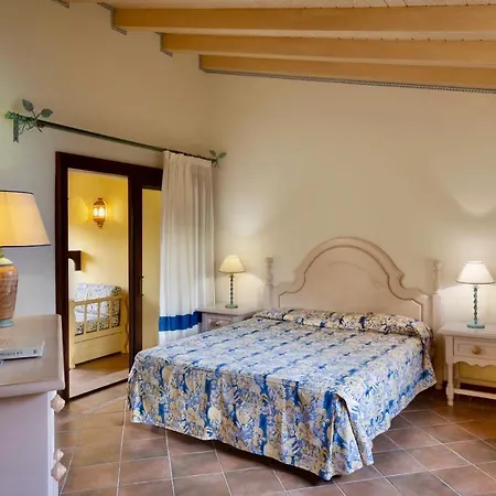 Isa-residence Wityh Swimming-pool Near Porto Cervo And Only 350 Meters From The Apartment