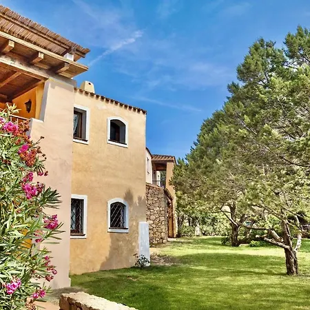 Isa-residence Wityh Swimming-pool Near Porto Cervo And Only 350 Meters From The 아파트 *