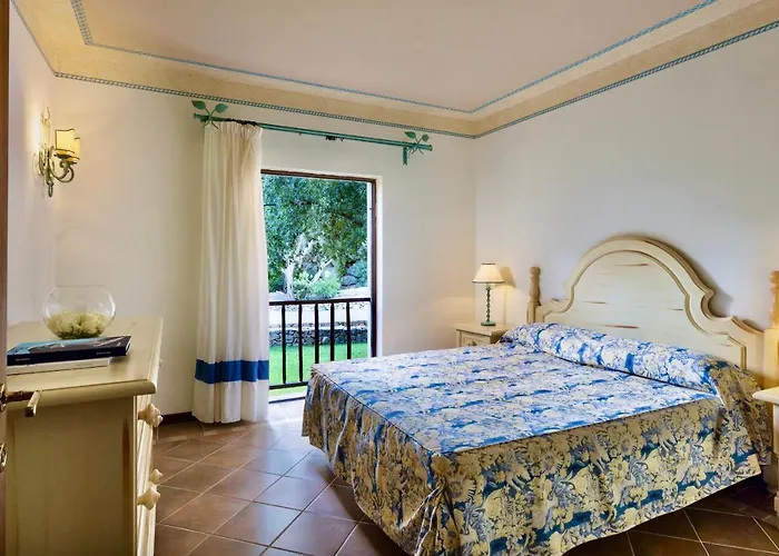 Isa-residence Wityh Swimming-pool Near Porto Cervo And Only 350 Meters From The