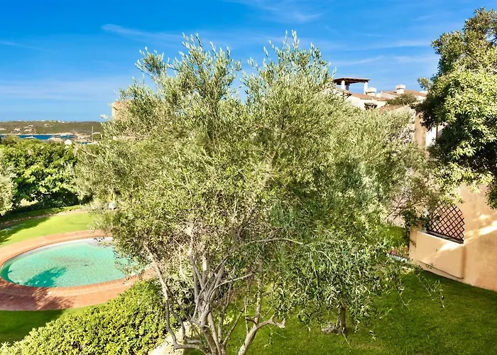 Isa-residence Wityh Swimming-pool Near Porto Cervo And Only 350 Meters From The Apartman