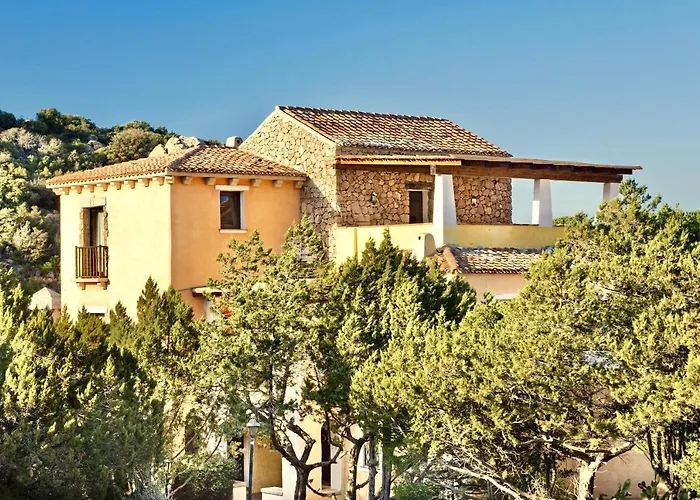 Isa-residence Wityh Swimming-pool Near Porto Cervo And Only 350 Meters From The